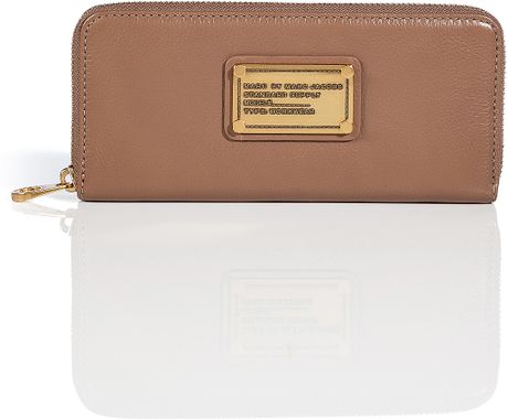 Marc By Marc Jacobs Praline Leather Classic Q Slim Zip Around Wallet in Brown | Lyst