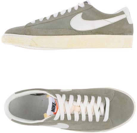 nike mauve shoes