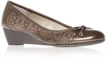 Anne Klein Pedge Pumps - Lyst