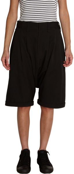 Yohji Yamamoto Pleated Oversized Shorts - Lyst