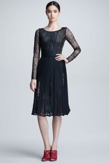 Oscar de la Renta Plisse Chantilly Lace Dress - Lyst