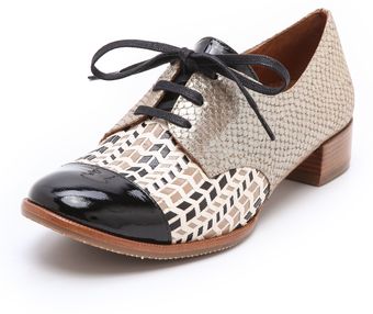 Chie Mihara Isias Laser Cut Oxfords - Lyst