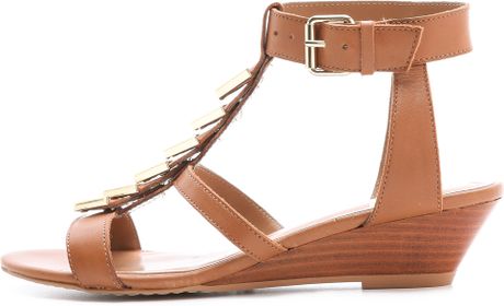 Dolce Vita Helia Low Wedge Sandals in Beige (cognac) | Lyst