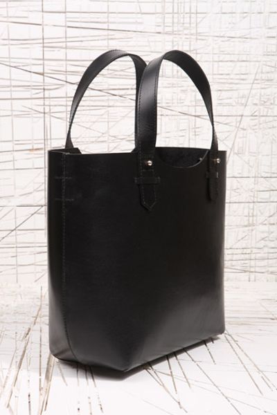 urban outfitters black shoulder bag