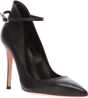 Gianvito Rossi Pointed Toe Pump - Lyst