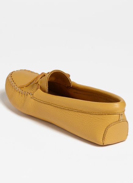 minnetonka deerskin mocs