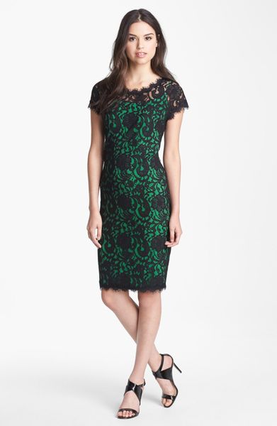Isaac Mizrahi New York Scalloped Lace Sheath Dress in Green (black) | Lyst