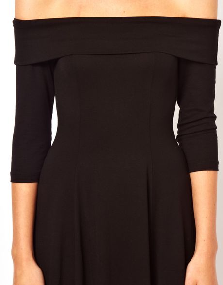 off the shoulder neckline