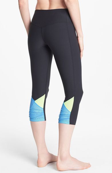 black nike capri leggings