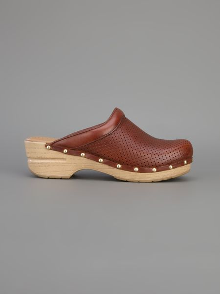 brown patent leather dansko clogs