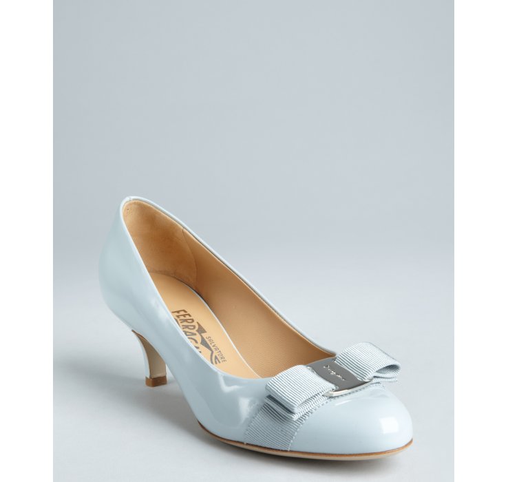 Ferragamo Powder Blue Patent Leather Carla Bow Detail Pumps in Blue