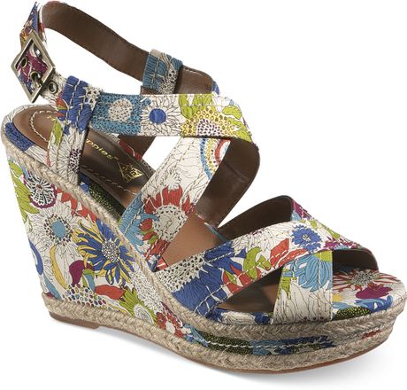 Hush PuppiesÂ® Renown Platform Wedge Sandals in Floral (Floral Fabric)