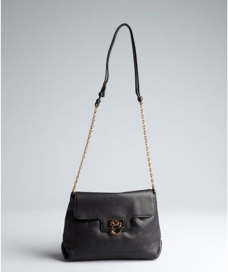 Ferragamo Black Leather Amelie Small Chain Strap Shoulder Bag in Black | Lyst