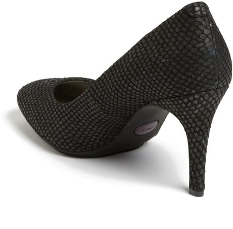 me too black pumps