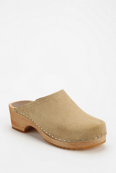 tan suede clogs