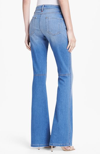 Alice + Olivia Stacy Distressed Bell Bottom Jeans in Blue (Light Indigo) | Lyst