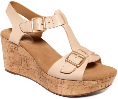 clarks nude heels
