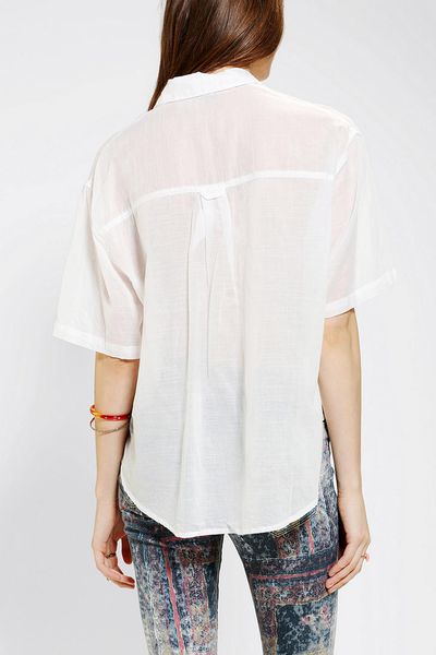 Urban Outfitters Bdg Cropped Breezy Buttondown Shirt in White | Lyst