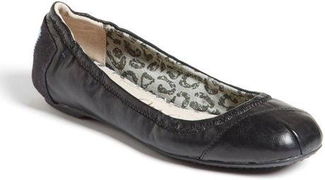 toms black leather flats