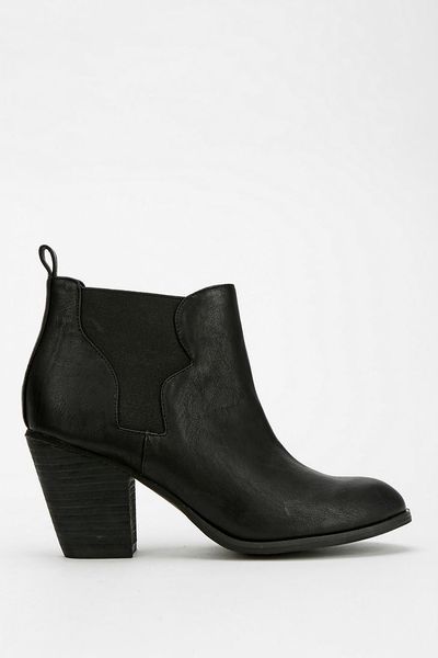 urban outfitters black leather boots