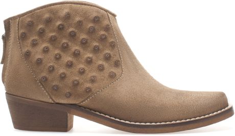flat boots beige