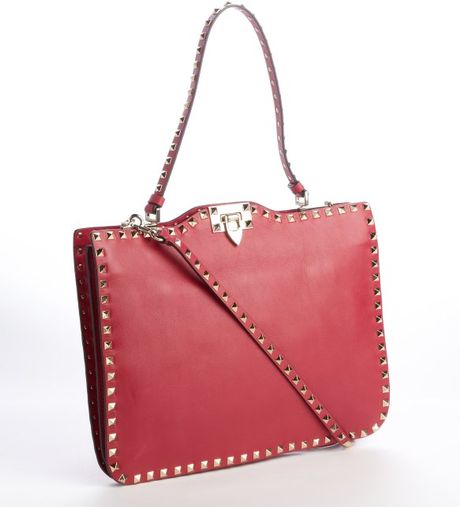 Pink leather crossbody bag with golden clasp