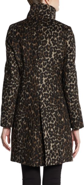 stand leopard coat