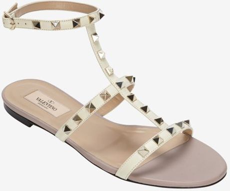 Valentino Rockstud Gladiator Flat Sandal Ivory in Beige (ivory) | Lyst