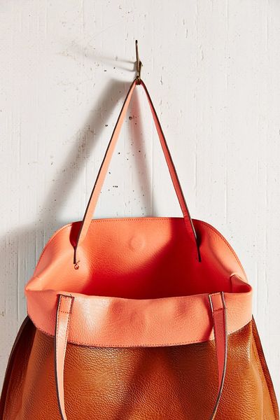 Urban Outfitters Reversible Vegan Leather Tote Bag in Brown (BROWN/CORAL) | Lyst
