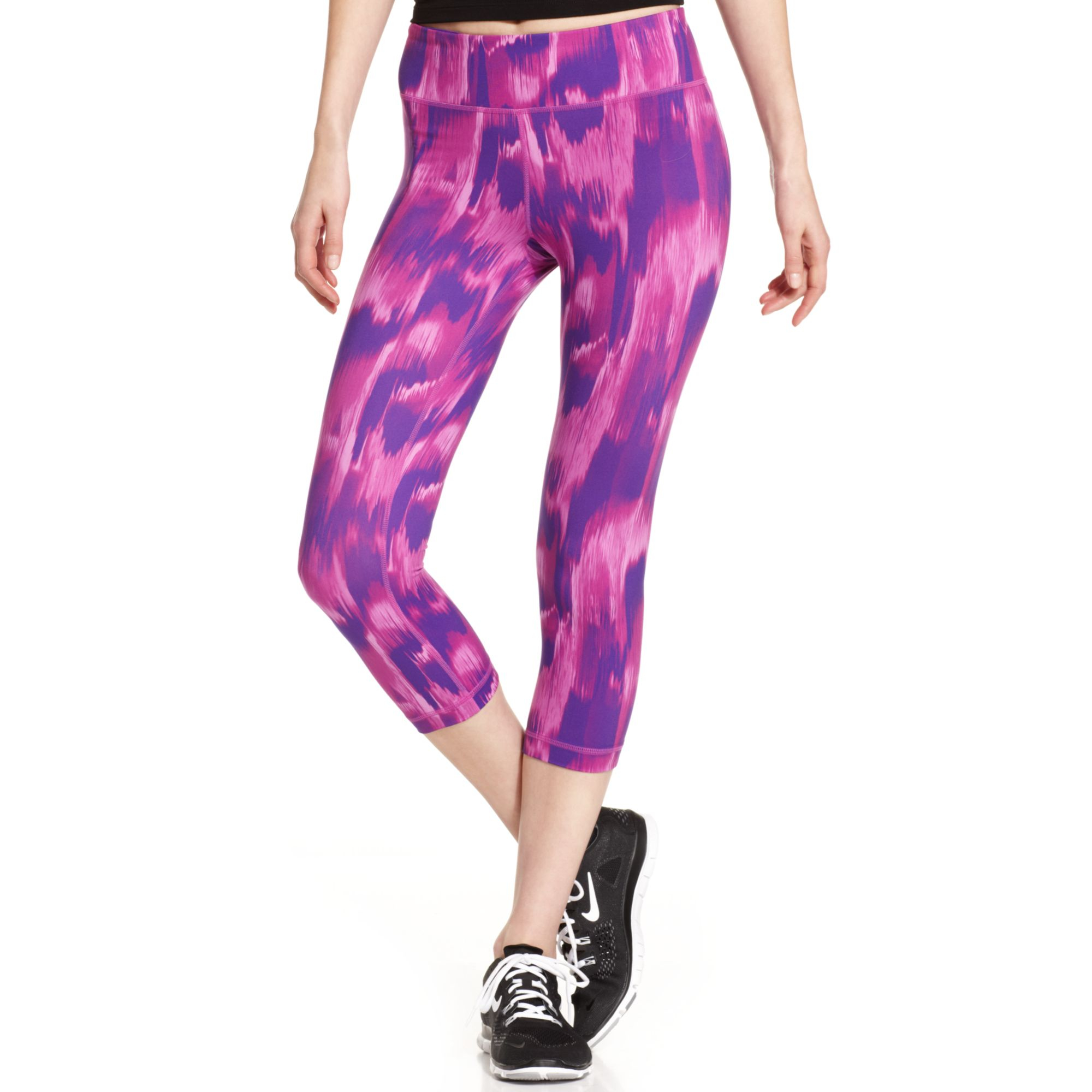 Under Armour Perfect Printed Capri Leggings in Pink (Pride/Metallic