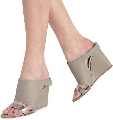 Vince Kasia Leather Wedge Mules in Beige (grey) | Lyst