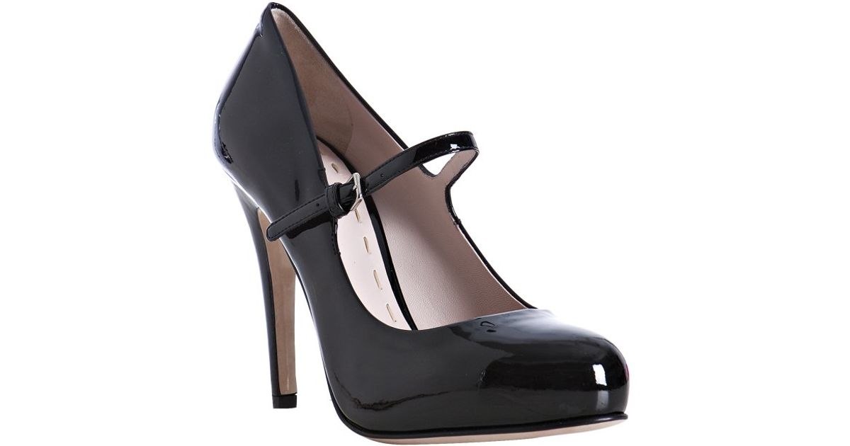 black patent mary jane pumps