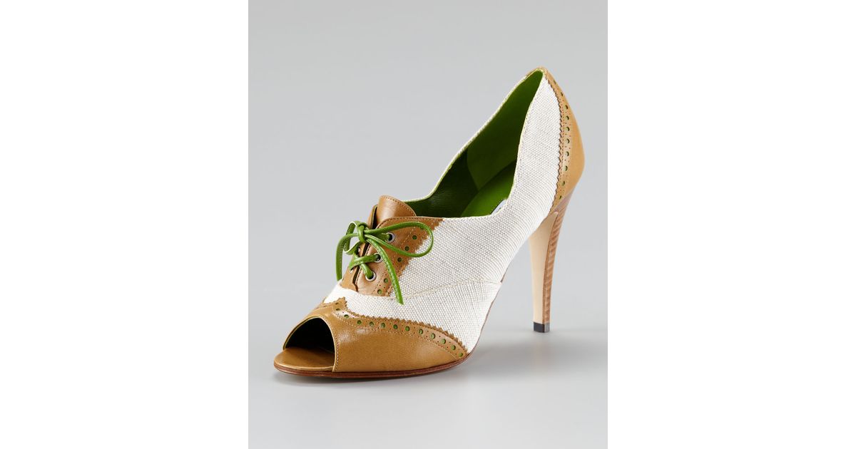 manolo lace pump