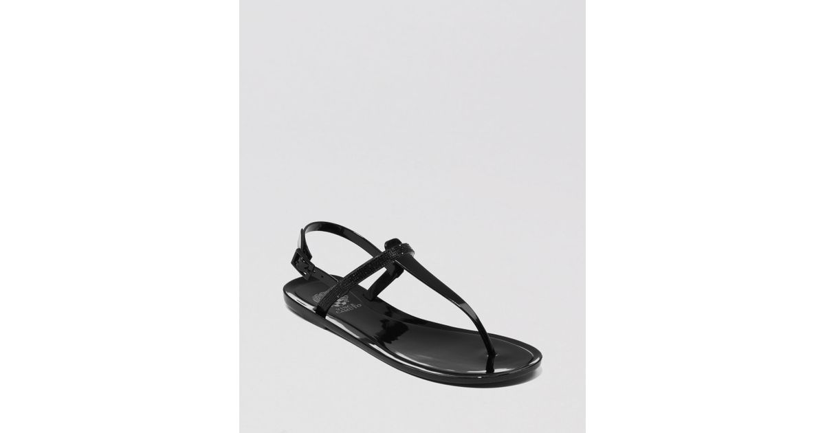 Vince camuto Jelly Sandals Udele Flat in Black | Lyst
