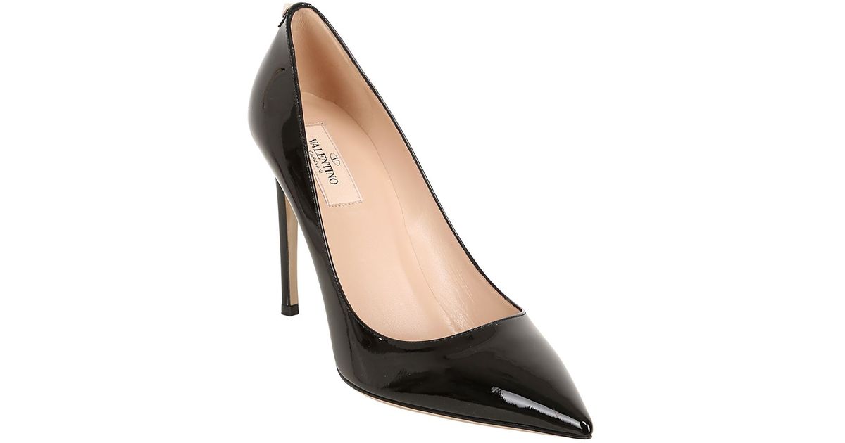 very pointy pumps