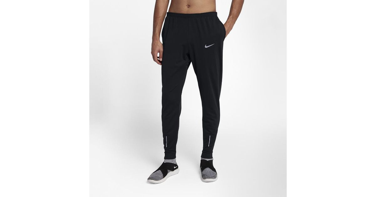 nike therma essential