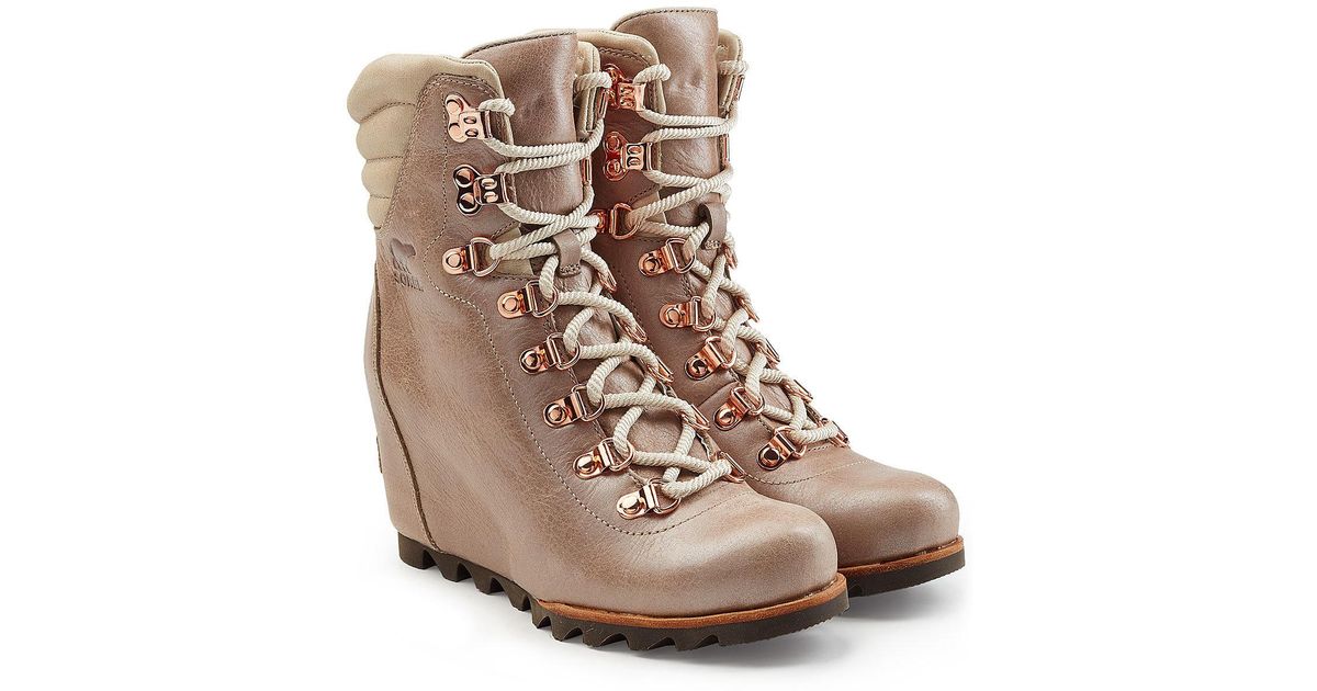 sorel women's conquest wedge booties