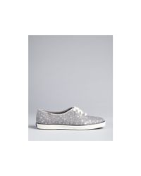 champion sneaks up