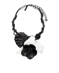 Oscar de la Renta | Black And White Resin Flower Necklace | Lyst