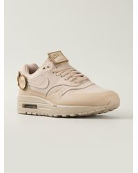 nike skor med kilklack