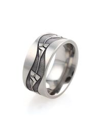 Prism Design - Metallic Line Arrow Ring - Lyst