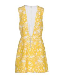 Alice + Olivia Yellow Kurzes Kleid