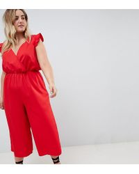 Boohoo Combinaison grande taille coupe jupe-culotte, en exclusivité - Rouge