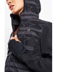 Calvin Klein Schwarze Winddruckjacke Stars Stripe - Mehrfarbig