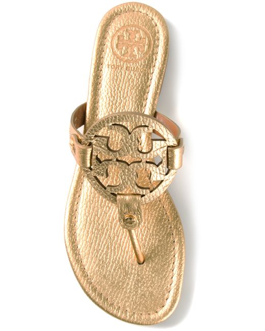 Tory burch Logo Flip Flops in Gold (metallic) | Lyst