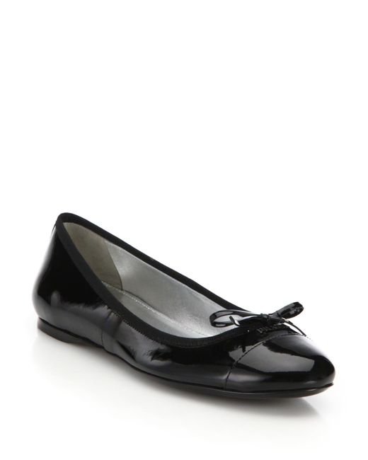 Prada Patent Leather Bow Ballet Flats in Black | Lyst