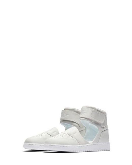 lyst nike air jordan 1 amante xx cinturino alla caviglia di scarpe da ginnastica in bianco lyst nike air jordan 1 amante xx cinturino alla caviglia di scarpe da ginnastica in bianco