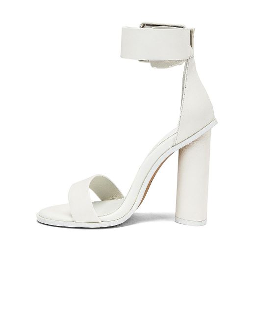 alias mae ari heel