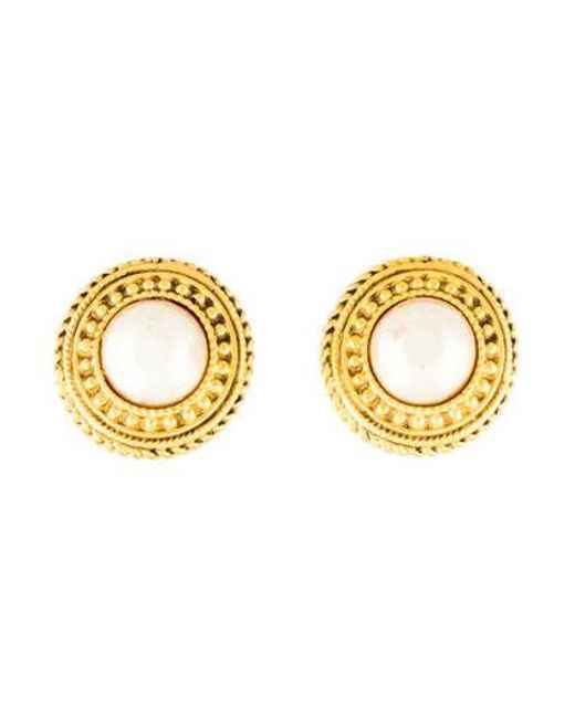 Lyst Chanel Faux Pearl Earrings Gold In Metallic Chanel Metallic Faux Pearl Earrings Gold Lyst