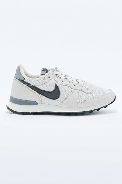 nike black and white internationalist trainers
